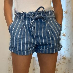 American Eagle white and blue shorts
